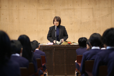 ２０１６年度　学校だより　第10号　「かがやく花々・平和の子ら」