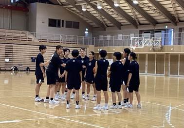 女子バスケットボール部　練習頑張っています！