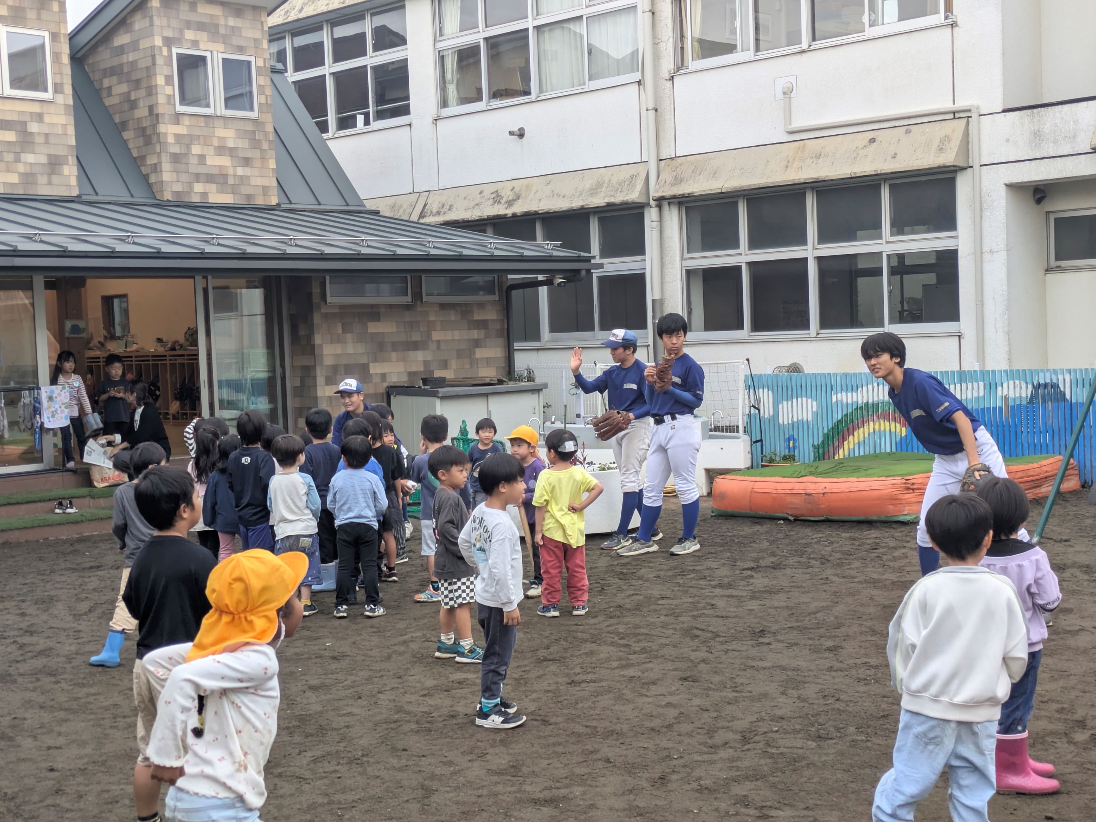 平和学園幼稚園との交流が行われました