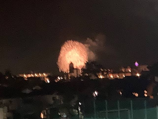 教室のベランダから見る「江の島花火大会」