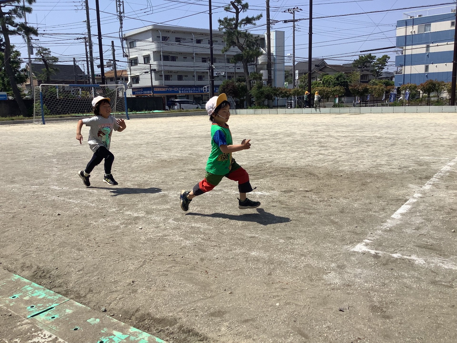 広いグラウンドで遊んでみた