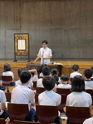 平和を作り出す　～児童礼拝～