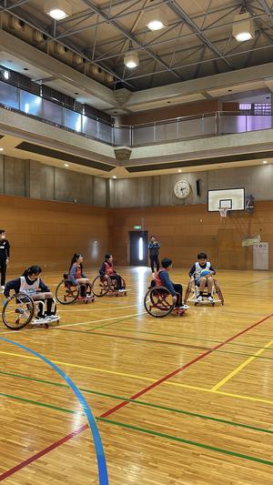 車いすバスケットボールに挑戦！（５・６年生）